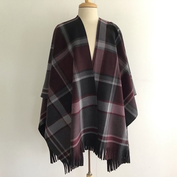 Rachel Roy plaid fleece ruana. One size fits all. - Picture 2 of 10